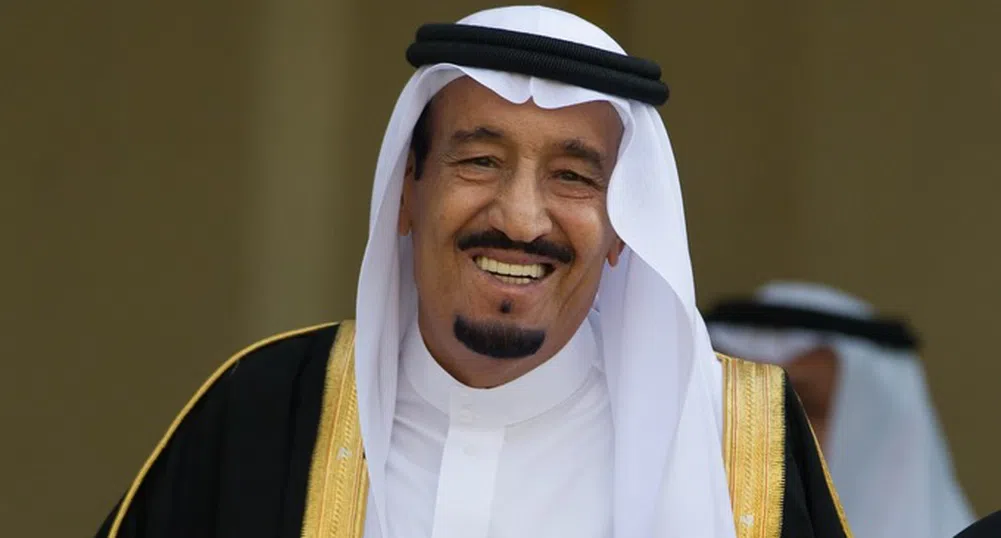 Кралят на Саудитска Арабия запази цял хотел и нае 400 коли