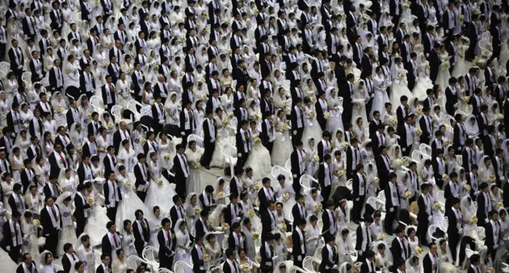 Хиляди се ожениха на масова сватба край Сеул