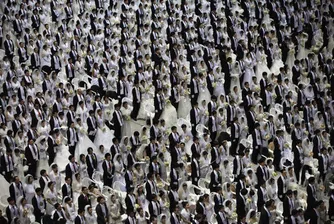 Хиляди се ожениха на масова сватба край Сеул