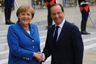 Меркел и Оланд насърчиха Гърция