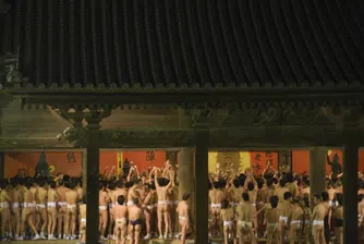 Фестивалът, който събира 9000 голи мъже на едно място