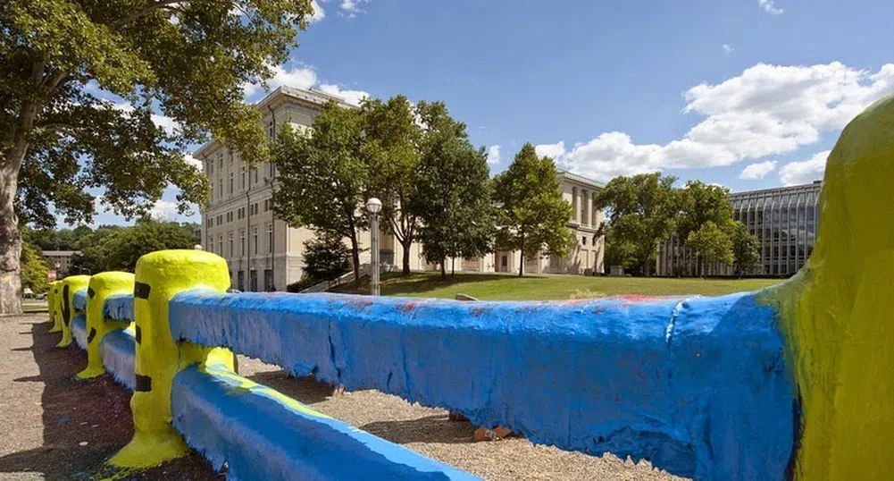 Ограда в щатски университет е най-изрисуваният обект в света