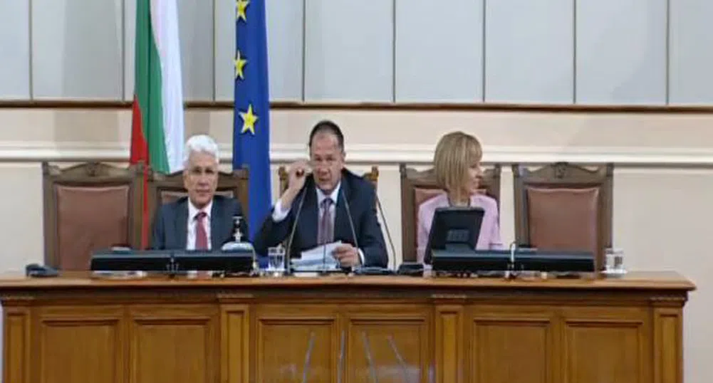 Парламентът има кворум за гласуване на кабинета Орешарски