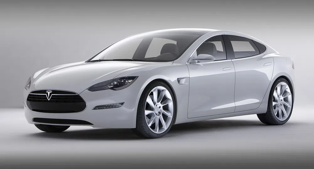 Tesla S измина 5 000 километра