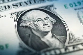 Доларът поскъпва при ниски обеми на търговия