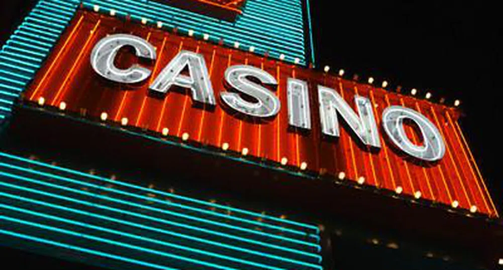 Петима ограбиха казино във Франция