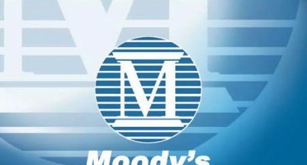 Moody's понижи с две степени рейтинга на гръцките банки
