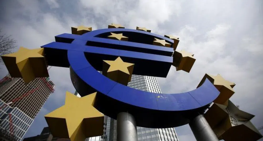 Срив за еврото и паунда след запазване на лихвите от ЕЦБ и АЦБ