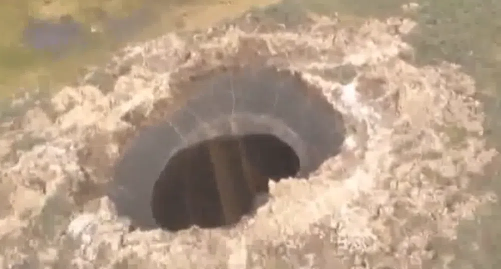 Мистериозен кратер се появи в Сибир