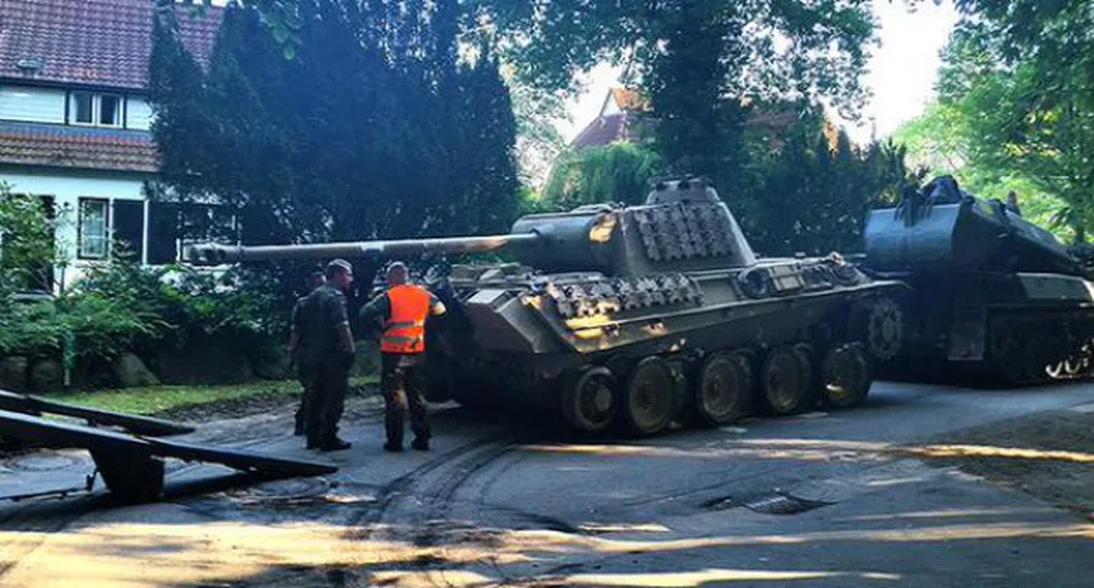 Германец пази 44-тонен танк в мазето си