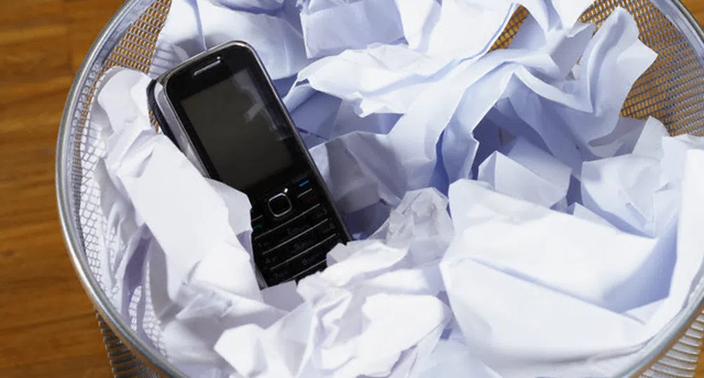 Нов световен рекорд по мятане на мобилни телефони