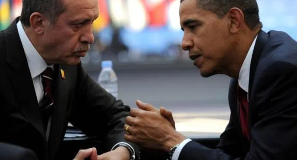 Снимка на Обама с бухалка разгневи турски политици