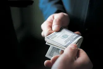Подкуп от 1.5 млн. долара поиска шеф на руска банка
