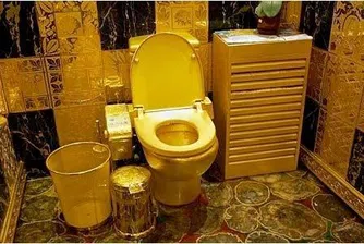Златни тоалетни за Ким и Кание Уест