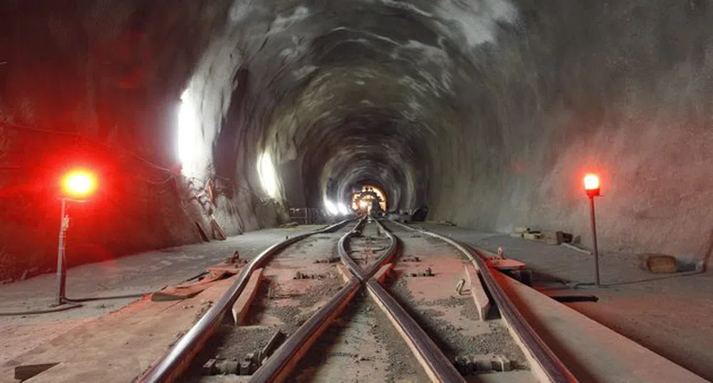 Най-дългият железопътен тунел в света
