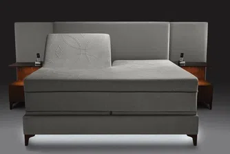 Легло за 8 000 долара ви казва как да спите и прави масажи