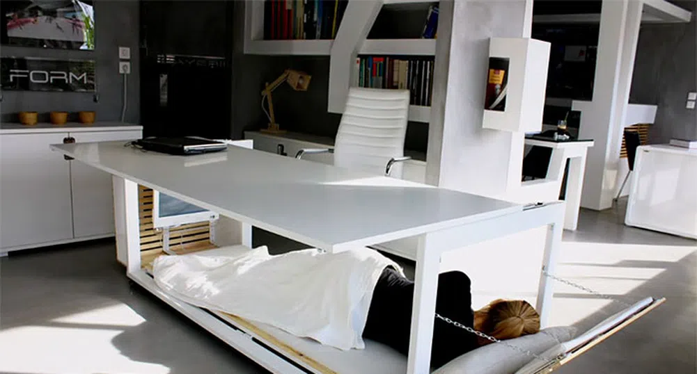 С това бюро ще можете да спите в обедната почивка