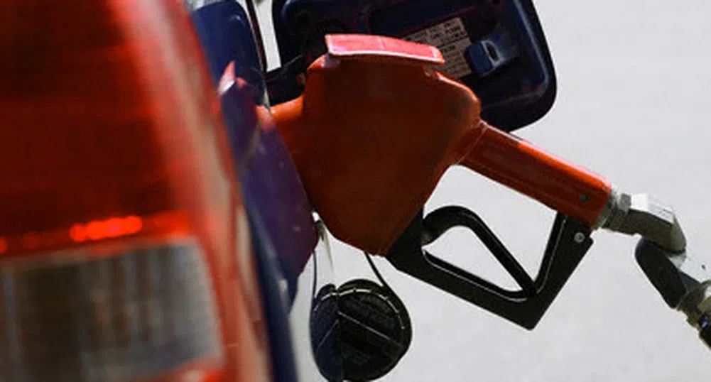 Бензинът повлече и цените на такситата и междуградските превози