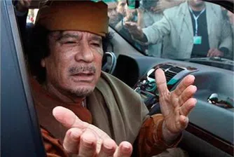 Превзеха резиденцията на Кадафи, той избяга