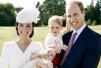 Страхотни официални снимки от кръщенето на принцеса Шарлот