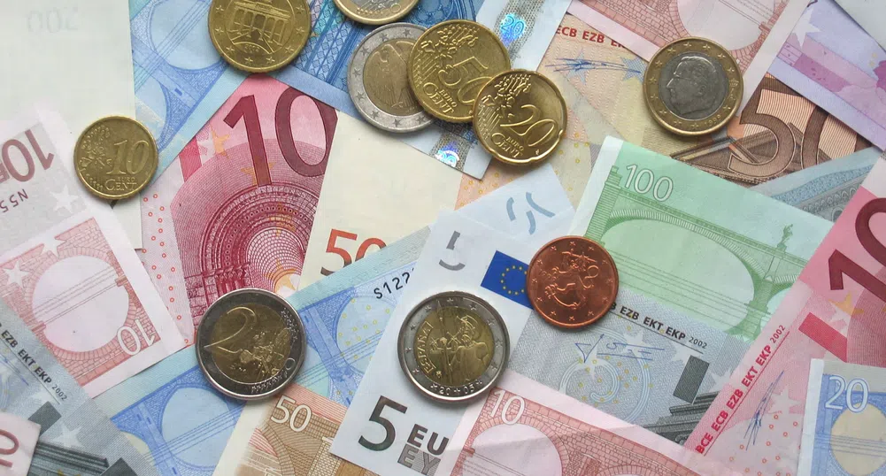 Слабостта на еврото продължава
