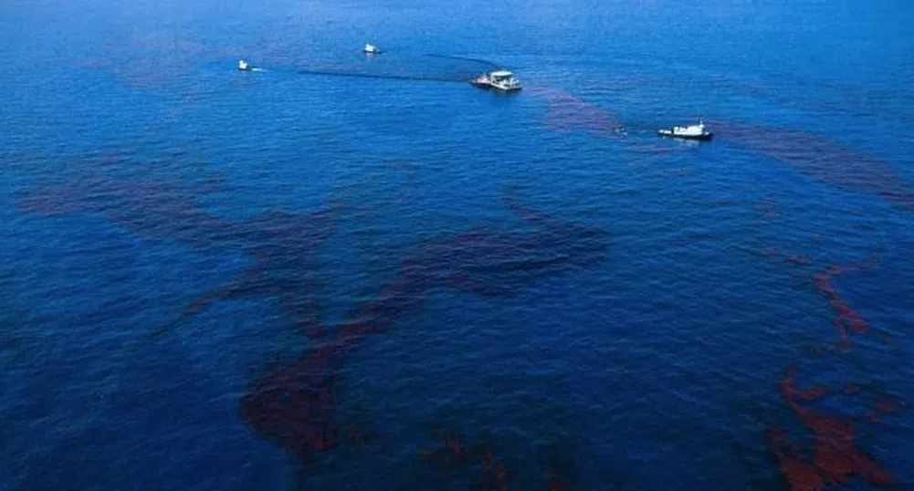 Разливът вече струва на BP по 100 млн. долара на ден