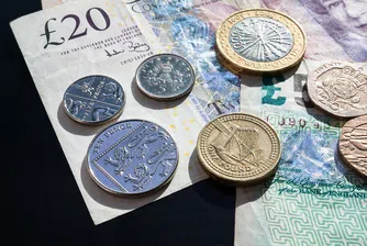 Британският паунд със сериозен спад срещу основните валути