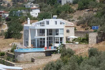 В Турция чужденци изкупуват къщи по селата
