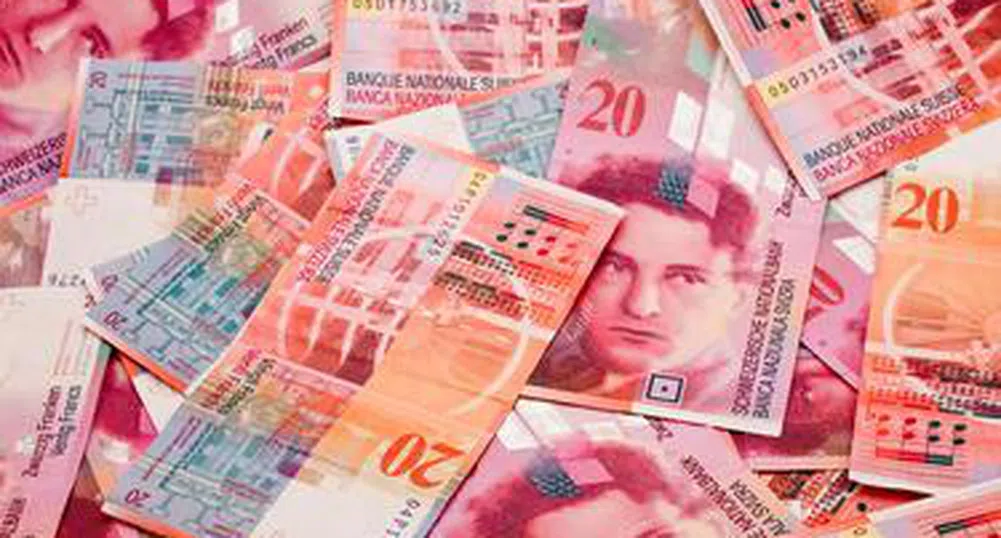 Слухове понижиха швейцарския франк
