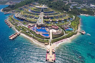 Този хотел в Турция разполага със 100 басейна