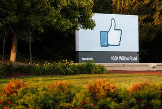 Бивши служители на Facebook се оплакват от работата там