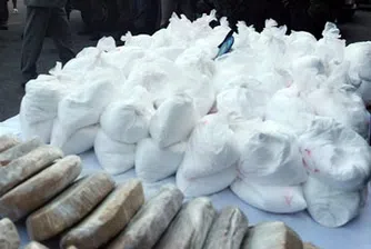 Властите в Колумбия намериха 2 тона кокаин на изоставено корабче