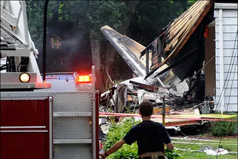 Самолет на бивш топмениджър на Microsoft се разби върху две къщи