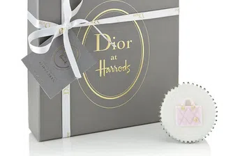 Christian Dior започва да пече кексчета
