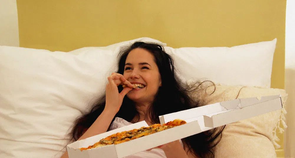 Какво става с тялото ви, ако цяла седмица ядете пица и лежите