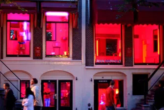Данъчните в Холандия проверяват проститутките