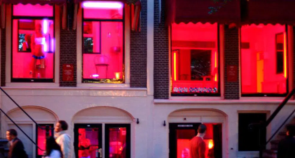 Данъчните в Холандия проверяват проститутките