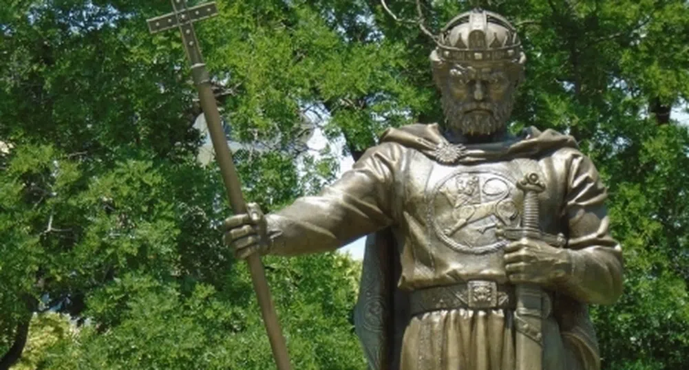 Паметникът на Самуил в класация на най-безумните статуи по света
