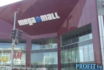 Разходете се из Mega Mall преди да е отворил (видео)