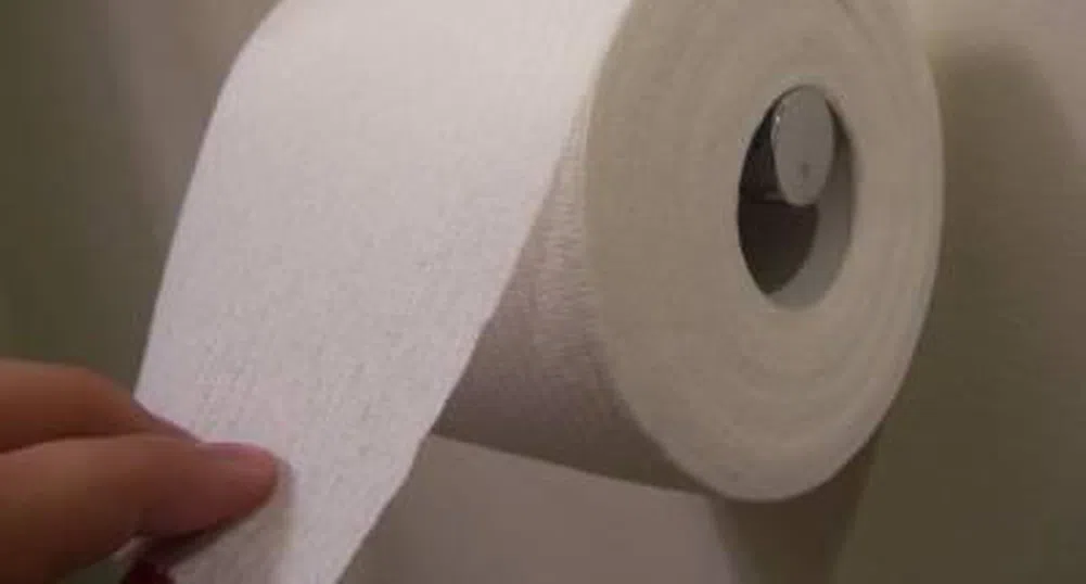 Мамят ни с тоалетната хартия