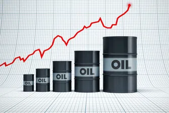 Експерти: Петролът - 80 долара за барел през 2017 г.
