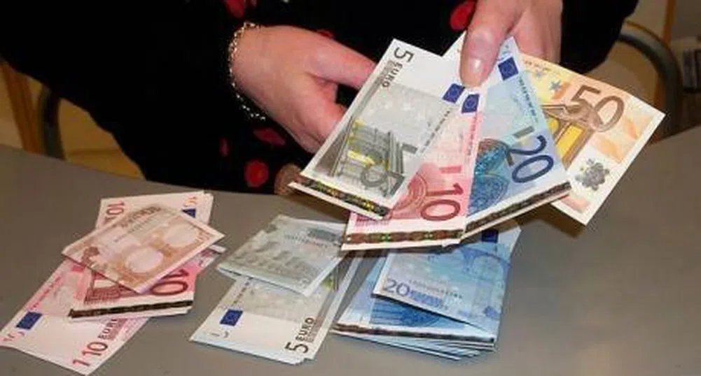 Еврото с пръв от три седмици насам ръст спрямо долара