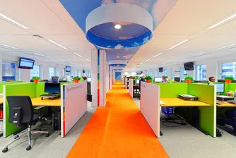 Цветен офис в Холандия