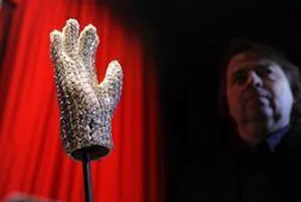 Ръкавицата на Джако продадена за 350 000 долара