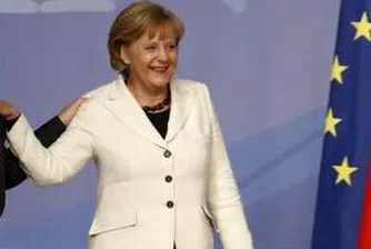 Меркел: Частните кредитори на държавите да си поемат риска
