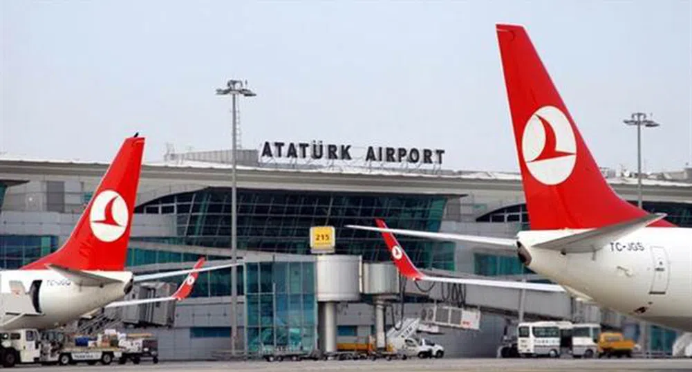 Терористи удариха третото най-натоварено летище в Европа