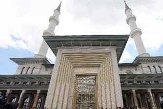 Как изглежда джамията в палата на Ердоган