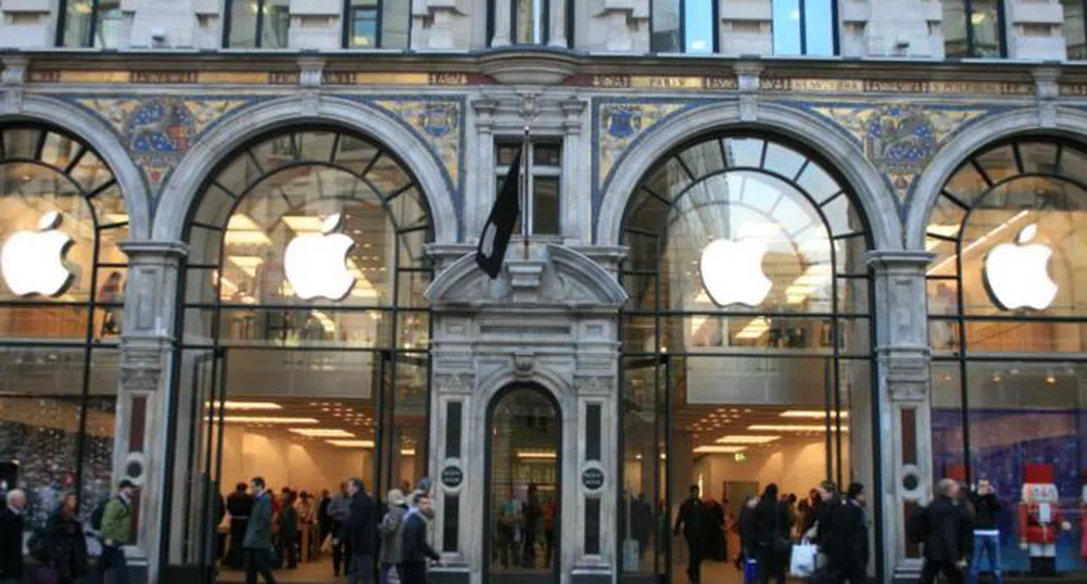 Пенсионер съди Apple, защото изтрили снимките от телефона му