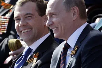 Падат рейтингите на Путин и Медведев