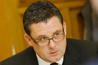 Швейцарски милиардер стана милионер, разпродава имущество